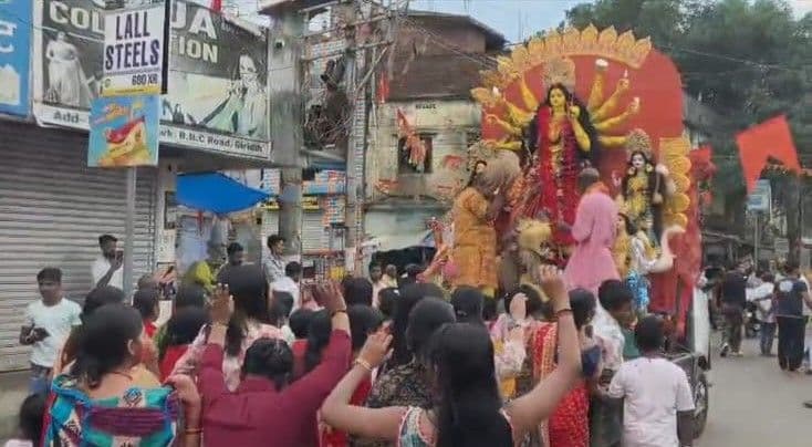 Giridih में सप्रेम भक्तों ने दी मां भवानी को विदाई, प्रशासन मुस्तैद, भक्तों में उत्साह