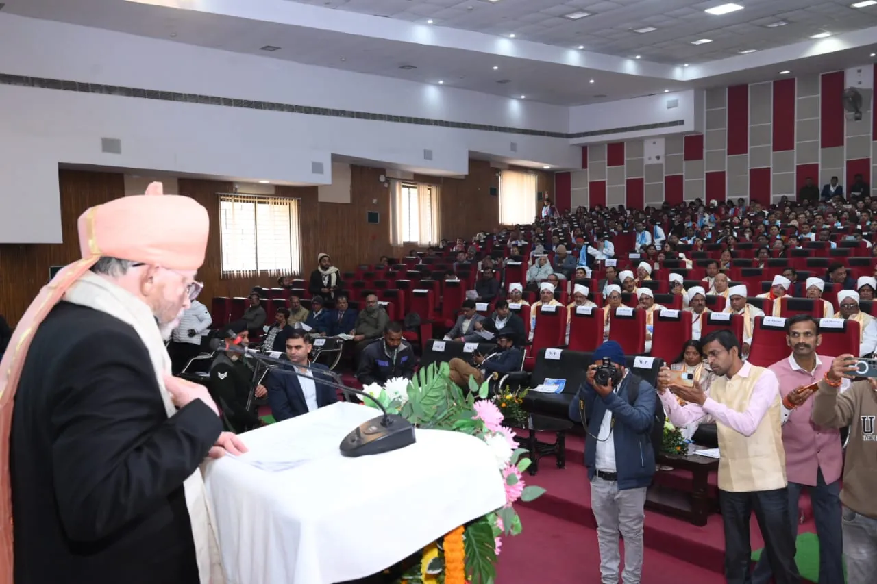 VBU दीक्षांत समारोह: विद्यार्थियों से राज्यपाल का आह्वान- ‘आत्मनिर्भर एवं सशक्त भारत’ में रखें ईमानदार भागीदारी 