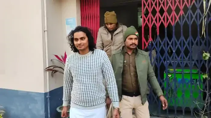 दरभंगा पुलिस की बड़ी कार्रवाई, यौन शोषण मामले में चर्चित कथावाचक श्रवण दास जी महाराज गिरफ्तार, सहयोगी गुरु मौनी बाबा फरार 