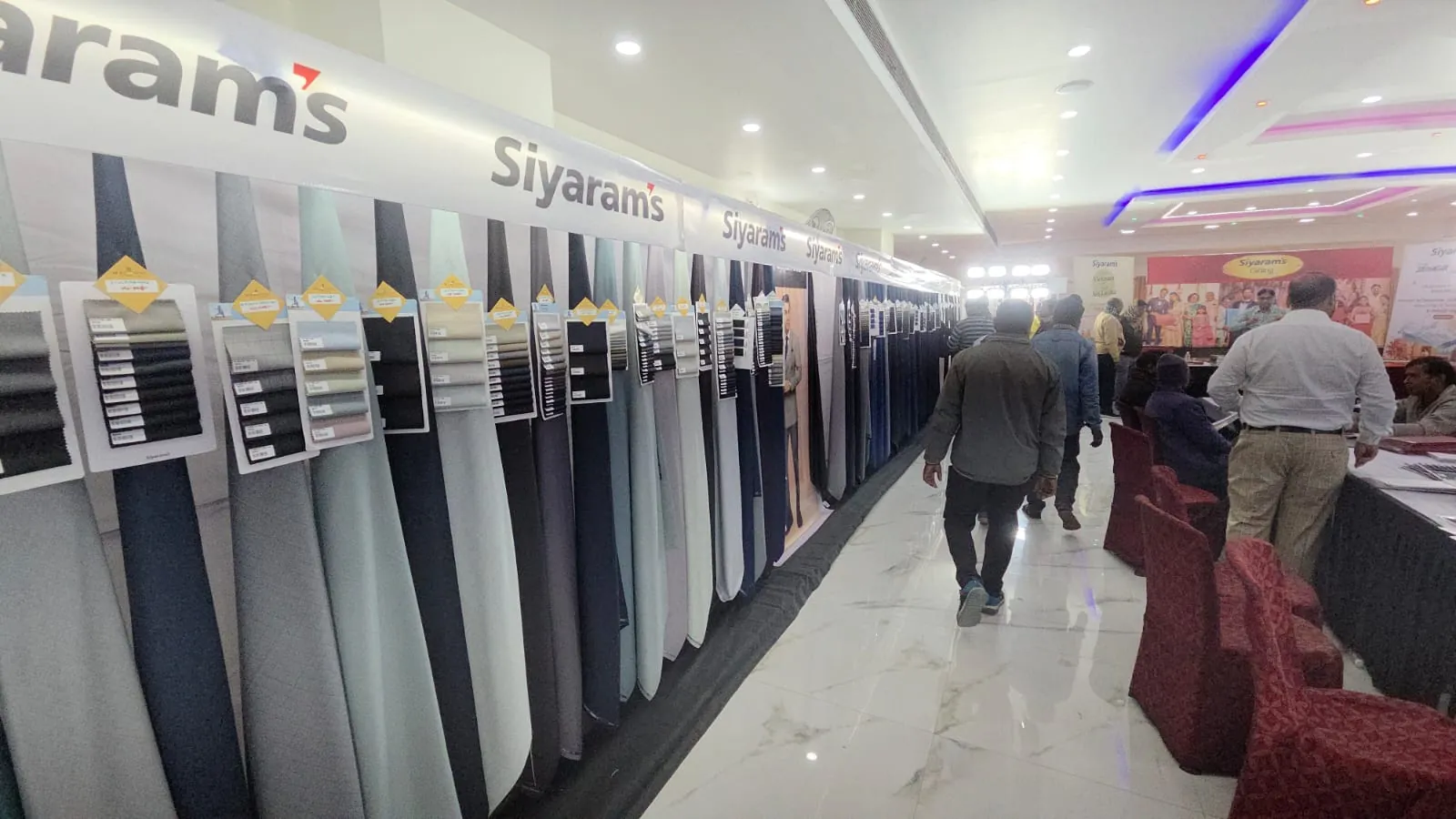 राष्ट्रीय स्तर की दो कंपनियों की गिरिडीह में भव्य प्रदर्शनी, कारोबारियों को  दी गई महत्वपूर्ण जानकारियां