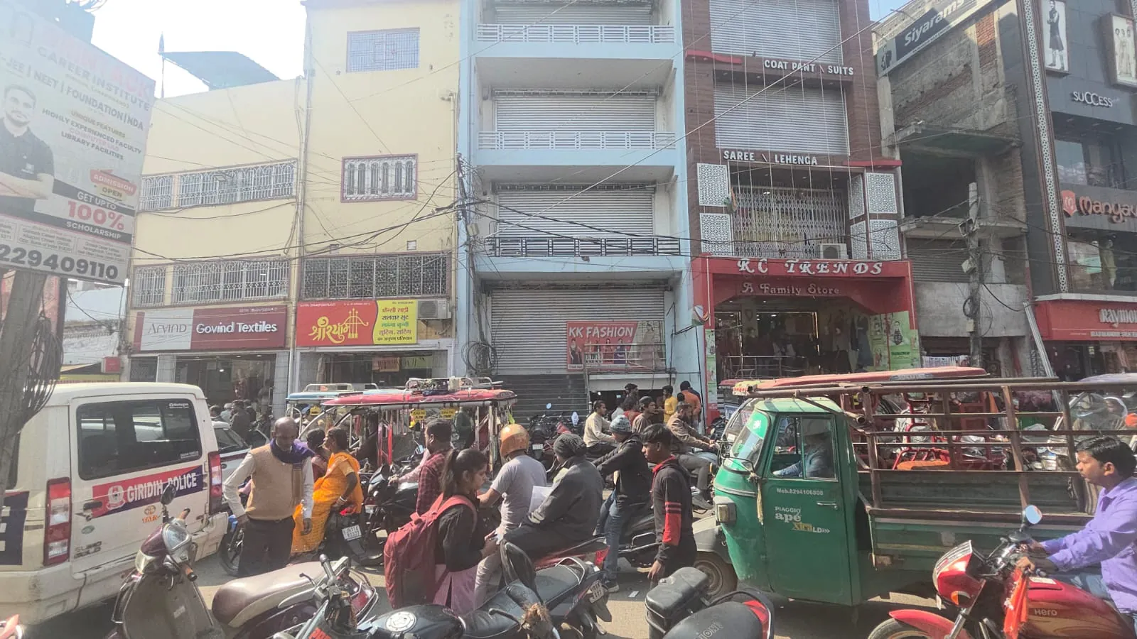 Giridih: चोरों ने कर रखा है पुलिस की नाक में दम, एक ही रात तीन दुकानों से कर डाला हाथ साफ