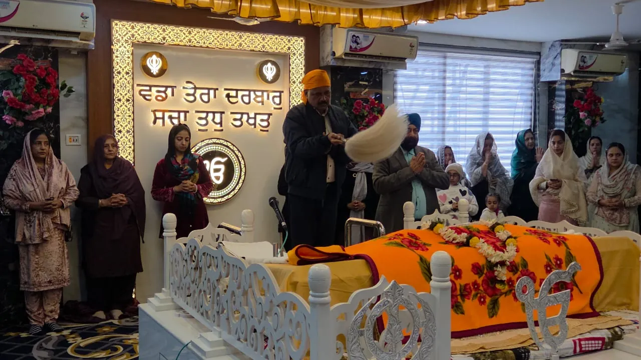 GIRIDIH: प्रधान गुरुद्वारे में प्रकाशपर्व कार्यक्रम का आयोजन, नगर विकास मंत्री का डॉ. मोंगिया ने किया सम्मान