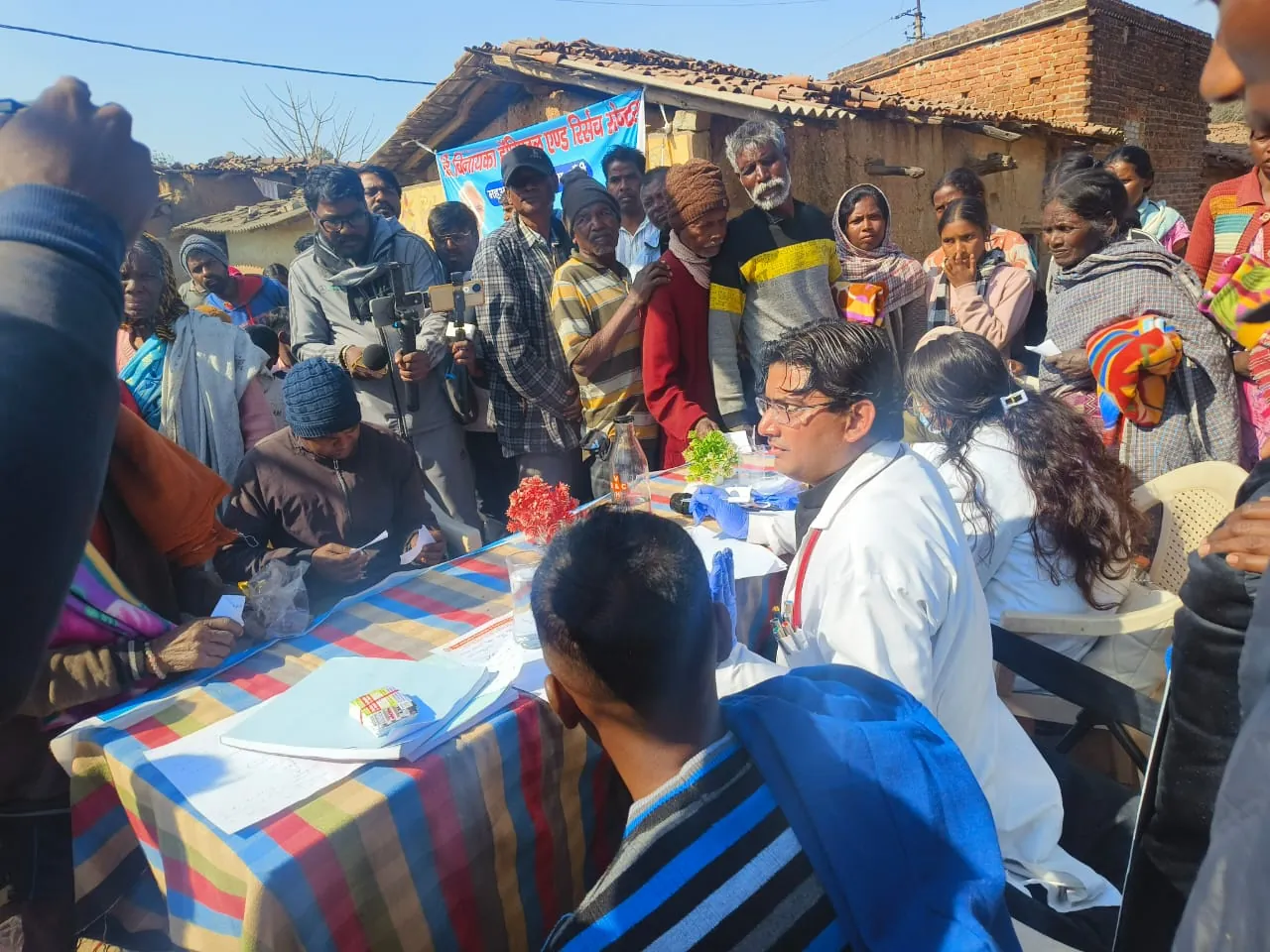 Namkum के विनायक हॉस्पिटल की पहल, नि:शुल्क जांच शिविर.. जरूरतमंदों को मिले कंबल