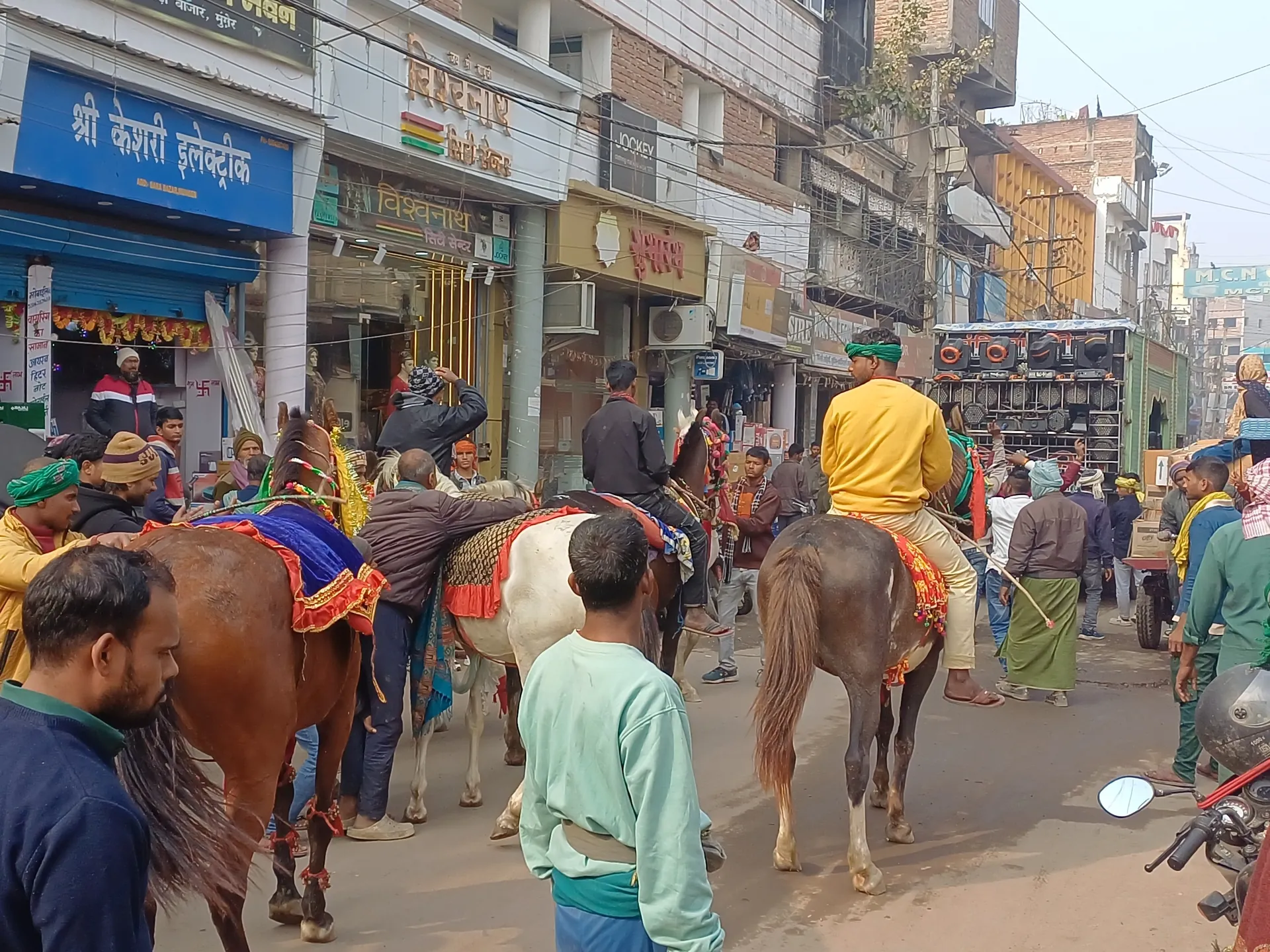 मुंगेर में डीजे और घोड़ा नाच के साथ निकाली गई अनोखी शव यात्रा, बनी चर्चा का विषय 