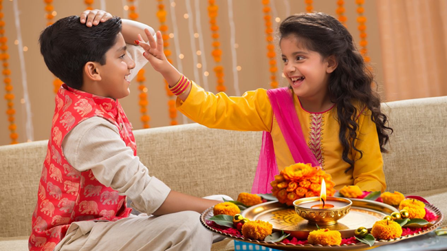 भाई दूज आज, जानें भाई को तिलक करने का क्या रहेगा सबसे शुभ मुहूर्त