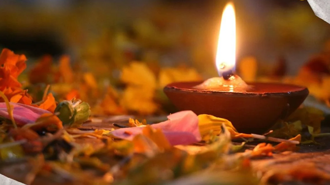 छोटी दिवाली आज, बस कुछ देर ही रहेगा शुभ मुहूर्त, जरूर जलाएं यम के दीये