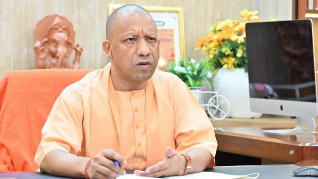 प्रदेश की कानून व्यवस्था पर UP के मुख्यमंत्री योगी अदित्यनाथ ने की समीक्षा बैठक, अधिकारियों के दिए आवश्यक दिशा-निर्देश