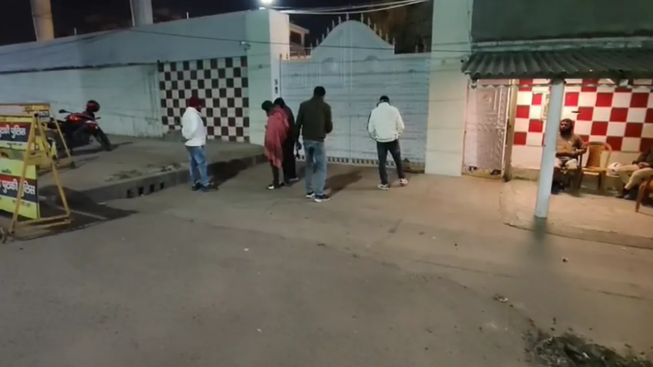 'धनबाद को श्मशान घाट बना देंगे...' BJP विधायक रागिनी सिंह और संजीव सिंह के आवास 'सिंह मेंशन' पर बमबाजी !  