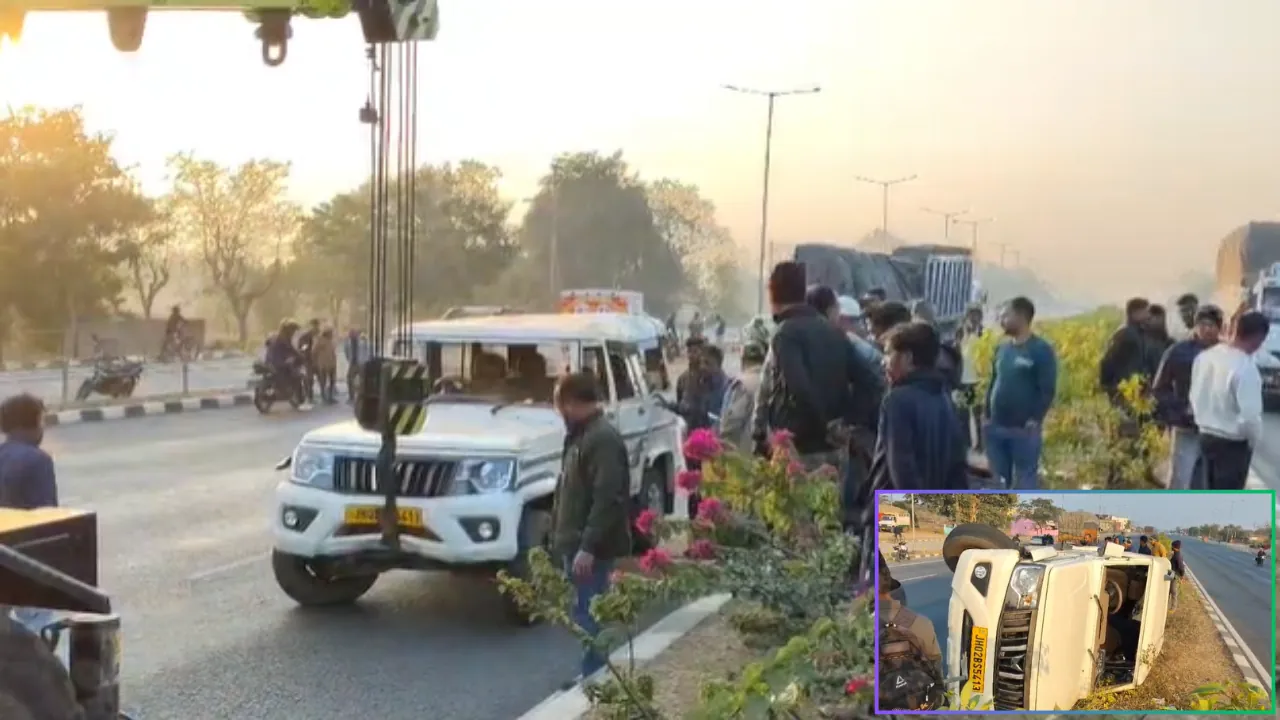 धनबाद में ट्रक के ओवरटेक से अनियंत्रित होकर डिवाडर से जा टकराई CISF जवानों की स्कॉर्पियो