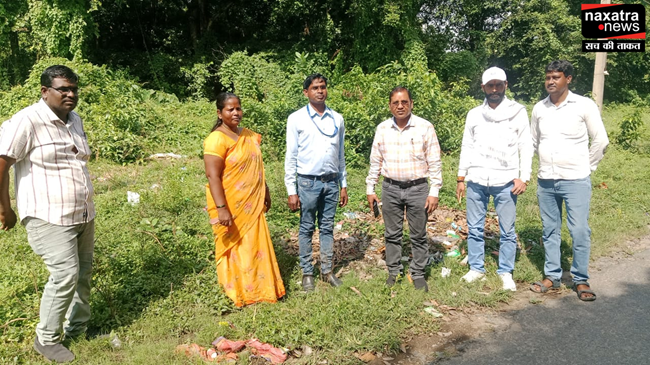 Dhanbad: स्वास्थ्य केंद्र निर्माण को लेकर CHC प्रभारी ने किया निर्माण स्थल का निरीक्षण