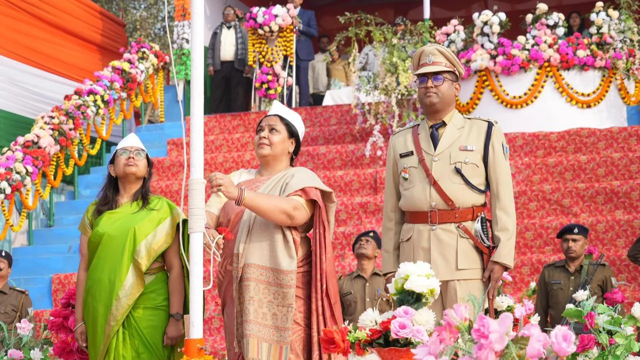 गोड्डा के ऐतिहासिक गांधी मैदान में मंत्री दीपिका पांडेय सिंह ने फहराया तिरंगा