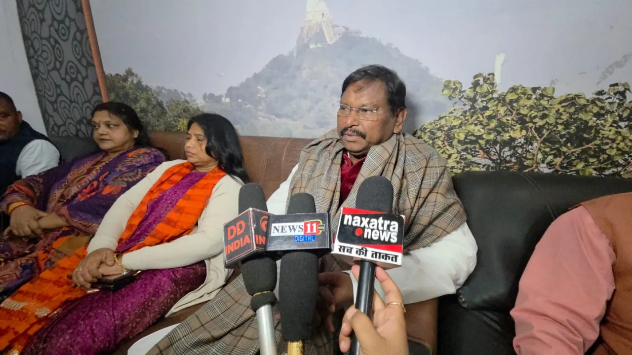 गिरिडीह में हेमंत सरकार पर बरसे पूर्व मुख्यमंत्री अर्जुन मुंडा, कहा- फंड की मांग करना सिर्फ राजनीतिक लाभ उठाने का प्रयास