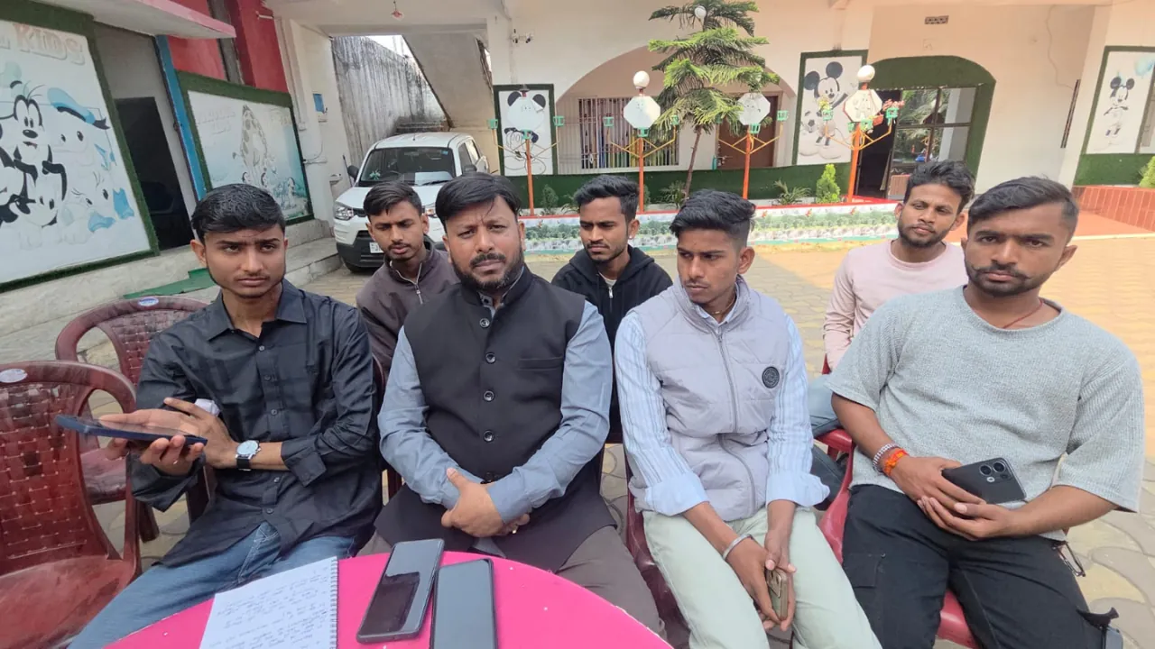 संजीव सिन्हा ने PC कर मंत्री सुदिव्य कुमार सोनू पर लगाए कई आरोप, खुद को बता रहा JMM कार्यकर्ता