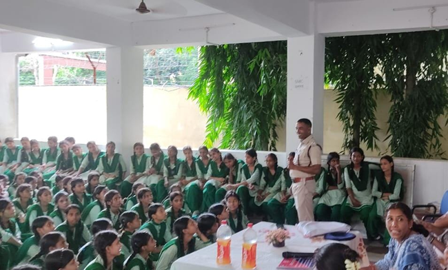 पुलिस की वर्दी में सिर्फ अफसर नहीं, लोगों का दिल जीतने वाले इंस्पेक्टर बने सर्किल इंस्पेक्टर मधुसूदन मोदक