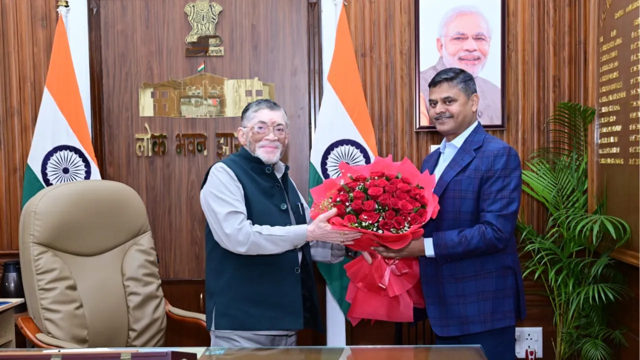 मुख्य सचिव ने राज्यपाल संतोष कुमार गंगवार से मुलाकात कर दी नव वर्ष की शुभकामनाएं  