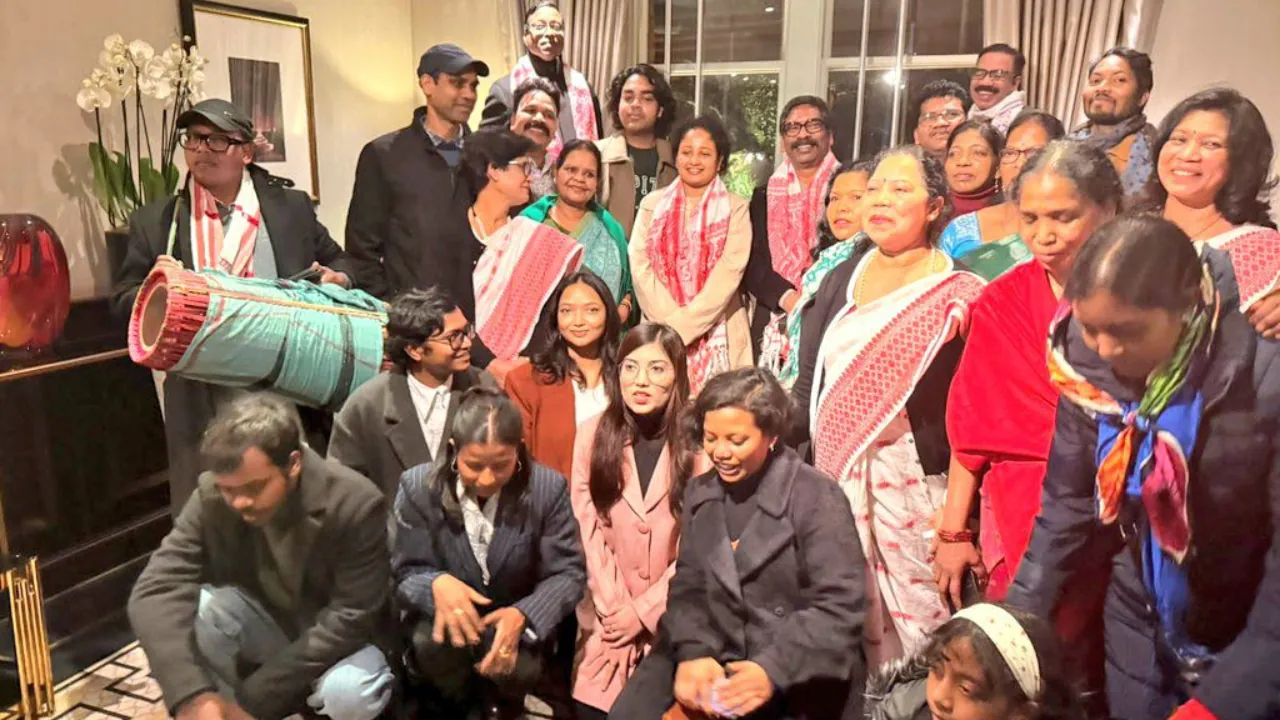 दावोस से देर रात लंदन पहुंचे CM हेमंत सोरेन और कल्पना सोरेन, झारखंड के स्कॉलर्स और डायसपोरा के सदस्यों ने किया जोरदार स्वागत