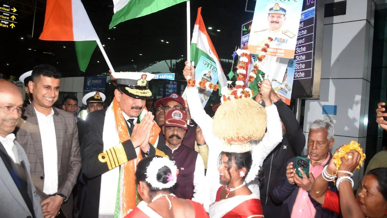 झारखंड के दो दिवसीय दौरे पर भारतीय नौसेना प्रमुख एडमिरल दिनेश कुमार त्रिपाठी