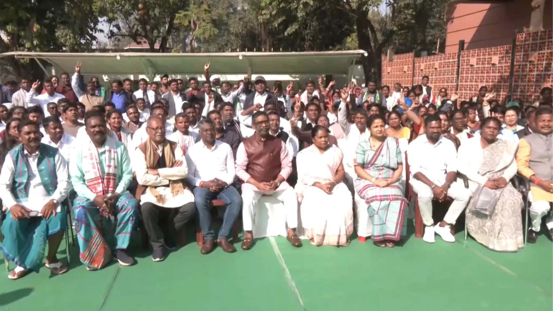 CM आवास में नवनिर्वाचित विधायक सोमेश चंद्र सोरेन के लिए अभिनंदन कार्यक्रम, CM ने घाटशिला की जनता का जताया आभार