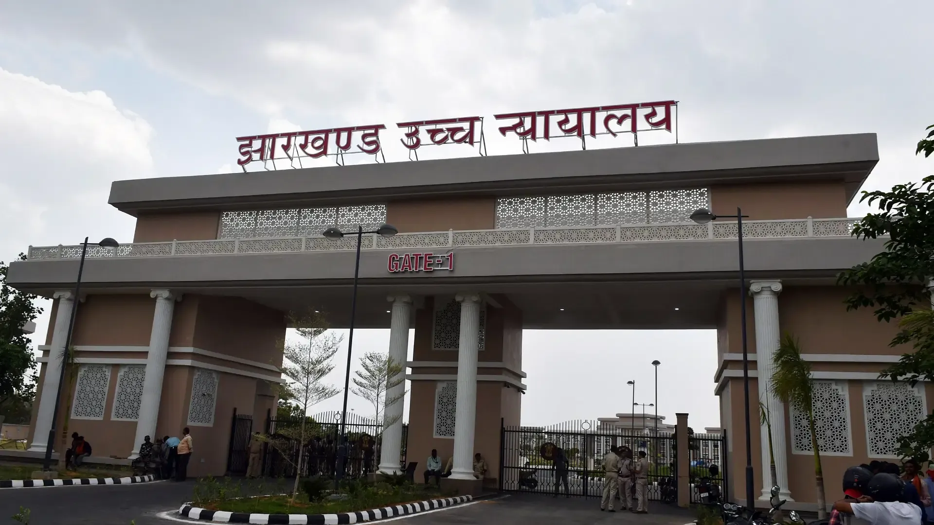 रिम्स परिसर से अतिक्रमण हटाने को लेकर झारखंड हाईकोर्ट ने प्रशासन को लगाई फटकार