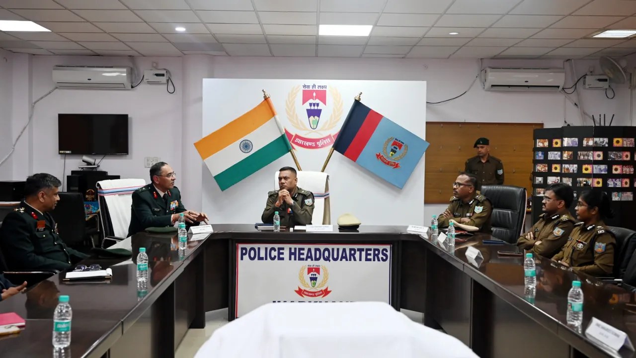  झारखंड परिदर्शन के दौरान NDC के 17 सदस्यीय प्रतिनिधिमंडल ने झारखंड पुलिस के वरीय पदाधिकारियों संग की शिष्टाचार भेंट