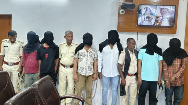 मधुबनी पुलिस की बड़ी सफलता: अवैध हथियार, कारतूस और ब्राउन शुगर के साथ 5 कुख्यात अपराधी गिरफ्तार