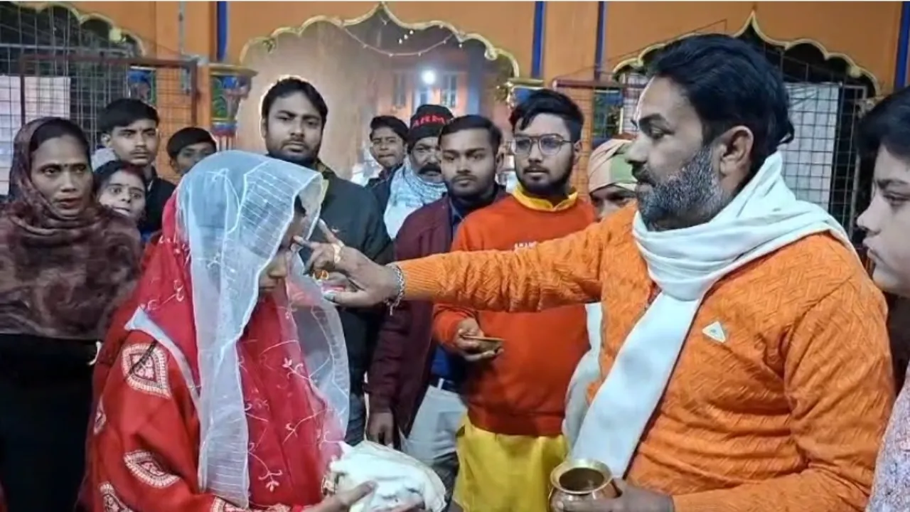 मुस्लिम बॉयफ्रेंड से शादी की, 7 दिन बाद लौट आई घर... VHP ने कराया शुद्धिकरण, लड़की बोली- हर लड़की को अपने धर्म में ही करनी चाहिए शादी