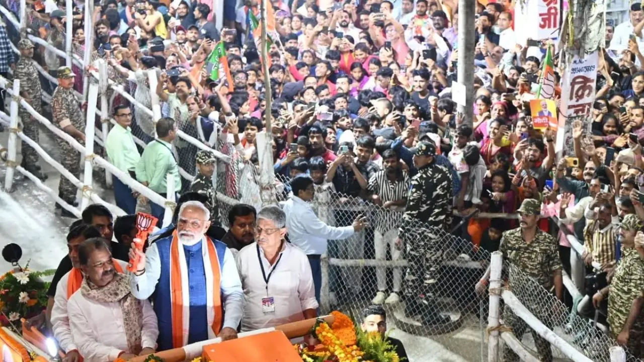 पटना में PM मोदी का भव्य रोड शो, ठाकुरबाड़ी से बाकरगंज तक उमड़ा जनसैलाब