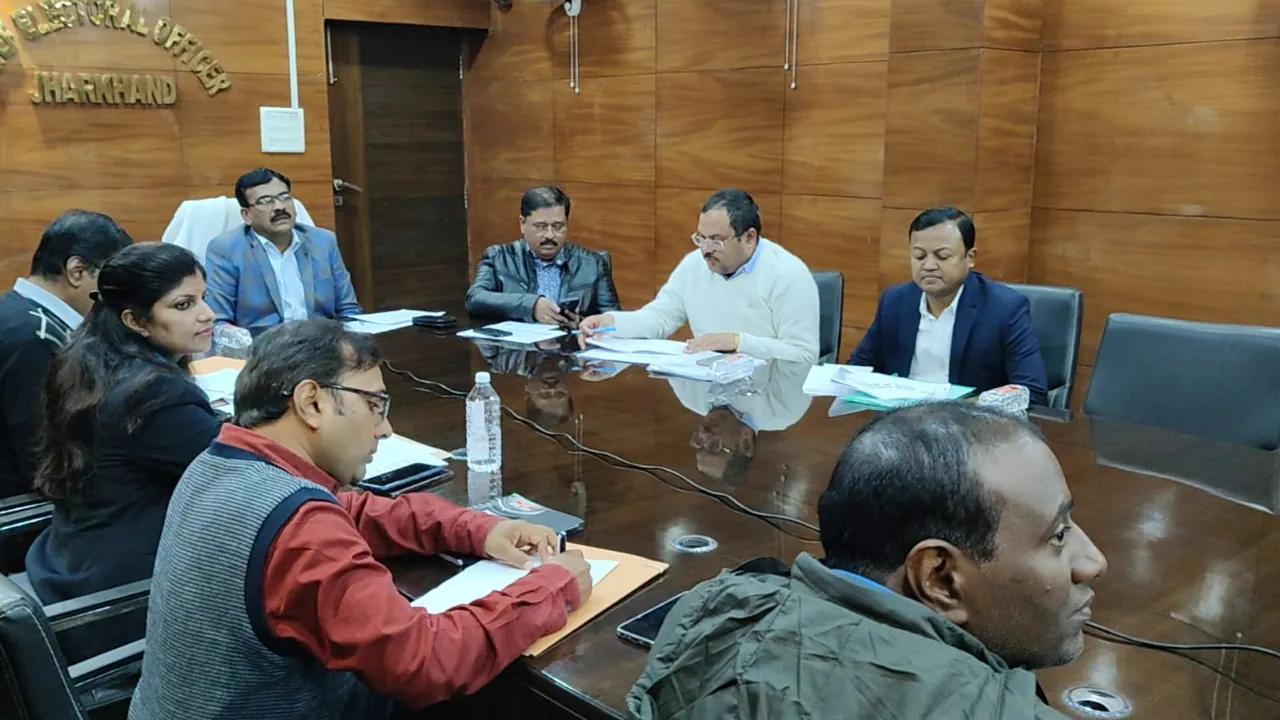 झारखंड मुख्य निर्वाचन पदाधिकारी के. रवि कुमार ने सभी जिलों के उप निर्वाचन पदाधिकारियों के साथ की बैठक