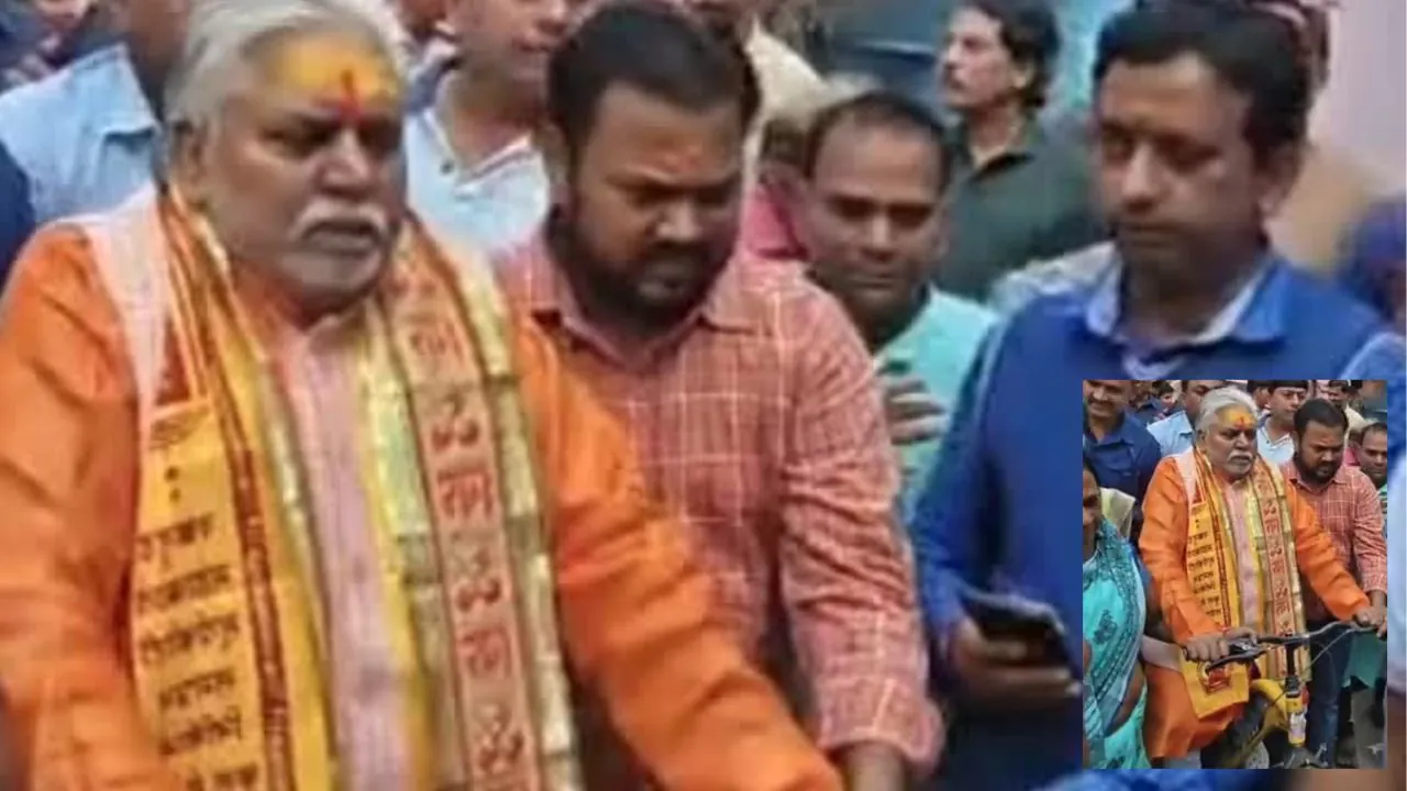 विधायक प्रेम कुमार ने पेश की अनोखी मिशाल, साइकिल से मतदान केंद्र पहुंचकर डाले वोट