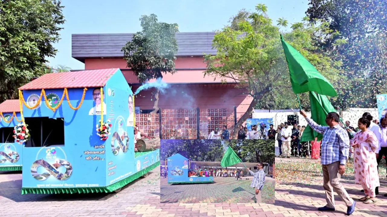 राज्य के 25वें वर्ष पर "फ्लैग ऑफ़ कार्यक्रम" का आयोजन, CM हेमंत सोरेन ने प्रचार वाहनों को दिखायी हरी झंडी