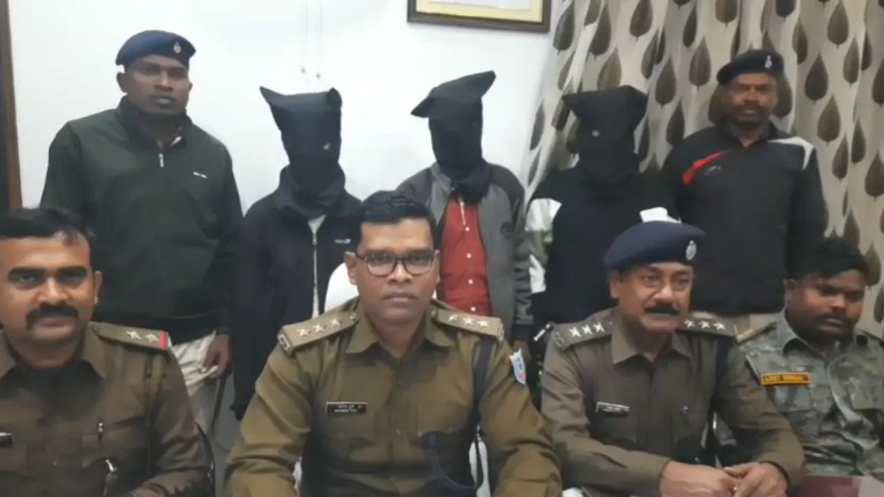 चोरी करने वाले गिरोह का चाईबासा पुलिस ने किया भंडाफोड़, 3 अपराधी गिरफ्तार