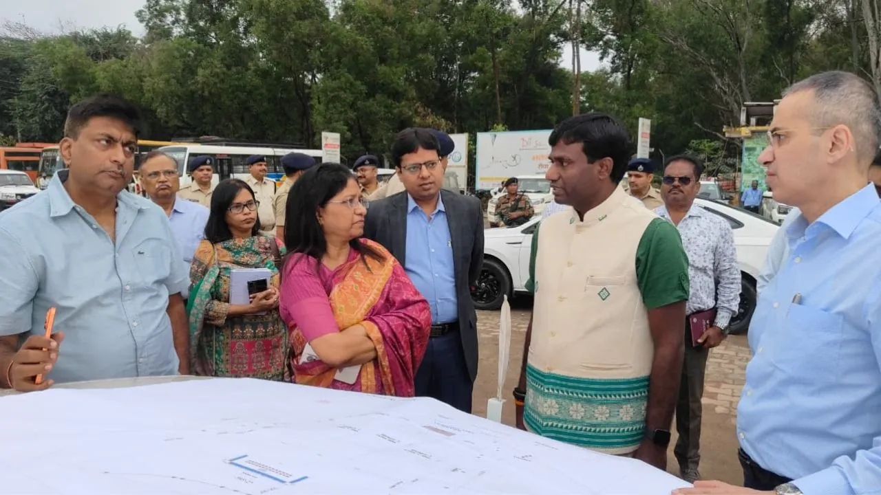25वां झारखंड राज्य स्थापना दिवस की तैयारियां जोरों पर, प्रधान सचिव वंदना दादेल ने अधिकारियों के साथ किया स्थल का निरीक्षण