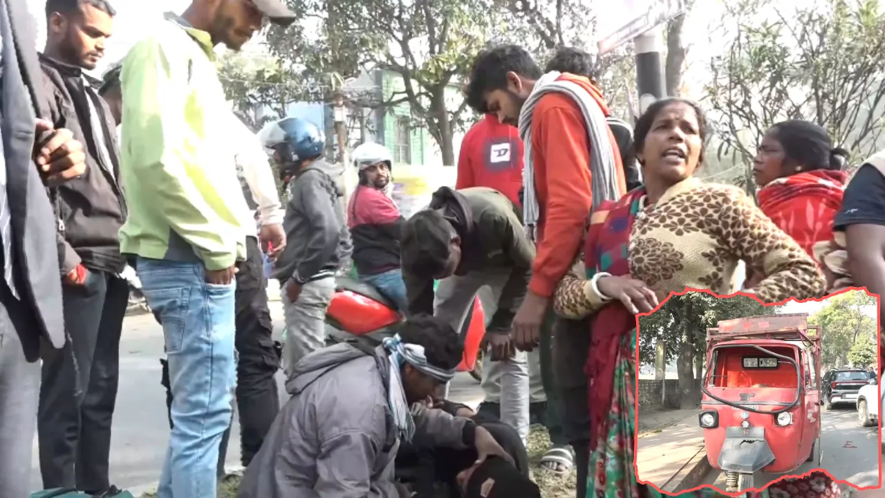 Ranchi के सहजानंद चौक पर अनियंत्रित होकर पलटी ऑटो, एक व्यक्ति की हालत गंभीर