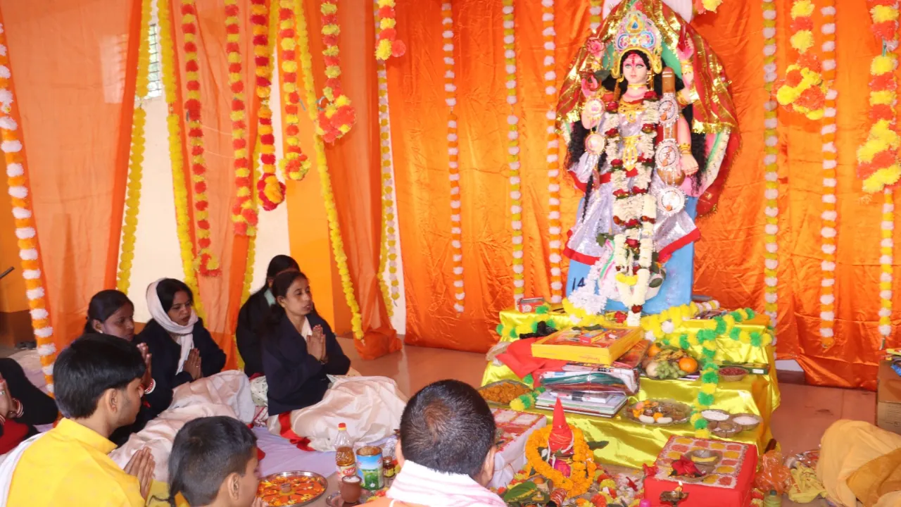 स.शि.वि.मंदिर, बाघमारा में धूमधाम से मनाया गया सरस्वती पूजोनोत्सव सह अक्षरारंभ संस्कार