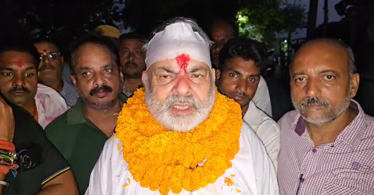 भाजपा के बागी उम्मीदवार ने कफन ओढ़ किया नामांकन, निर्दलीय लड़ेंगे चुनाव