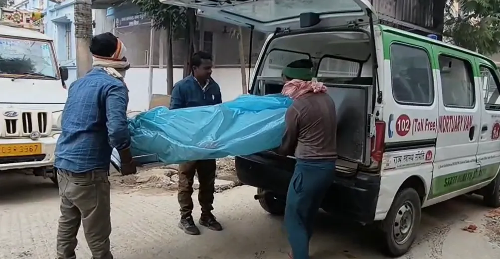 सनसनीखेज: पानी से भरे गड्ढे में तैरता मिला युवक का शव, कई दिनों से था लापता