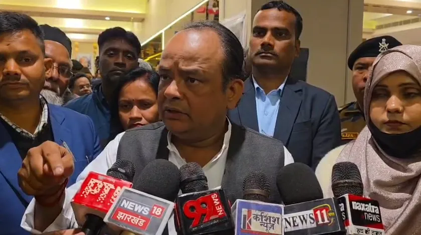 "लगता है नीतीश कुमार का इलाज मुझे ही करना पड़ेगा": झारखंड स्वास्थ्य मंत्री की हिजाब विवाद पर तीखी प्रतिक्रिया