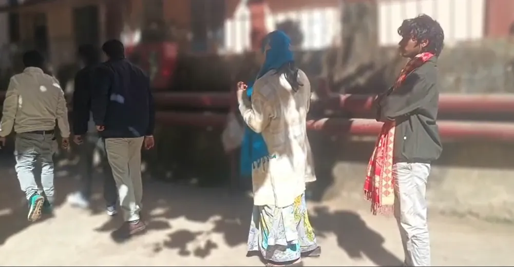 दर्दनाक मौत: साल के अंत में हुआ शोकाकुल परिवार, हाईवा चालक ने पेट्रोल छिड़ककर कर ली आत्महत्या