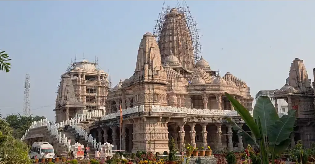 सम्मेद शिखर में दिन भर लगा रहा यात्रियों का तांता, कुछ ने कहा "हालात नहीं हैं पहले की तरह"