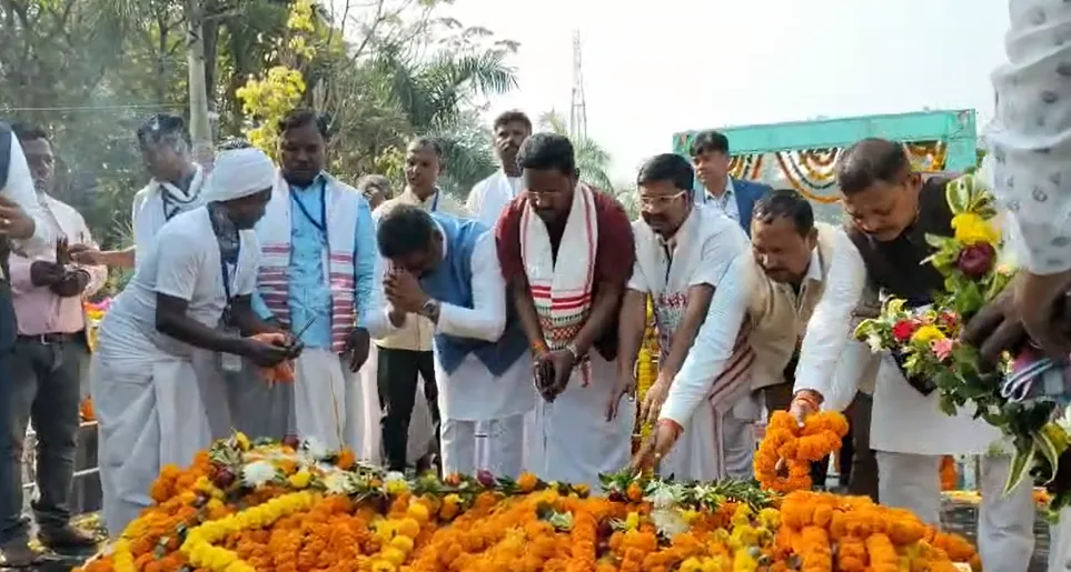 हेमंत सोरेन ने दी खरसावां के शहीदों को श्रद्धांजलि: कहा- 'प्रेरणा का केंद्र है यह पावन भूमि'