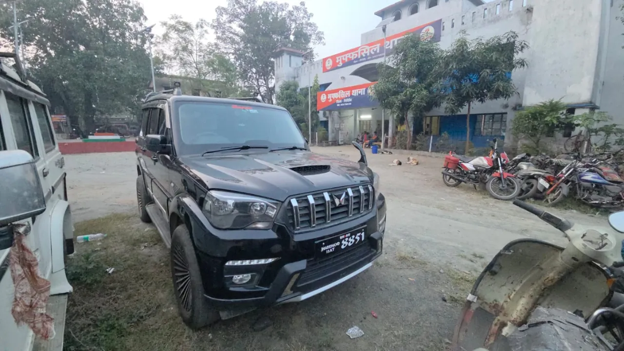 जमुआ गोलीकांड में फरार जमीन माफियाओं का एक स्कॉर्पियो और दो बाइक जब्त