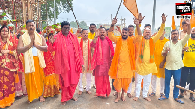 गिरिडीह के सिहोडीह आम बगान दुर्गा पंडाल से निकला कलश यात्रा