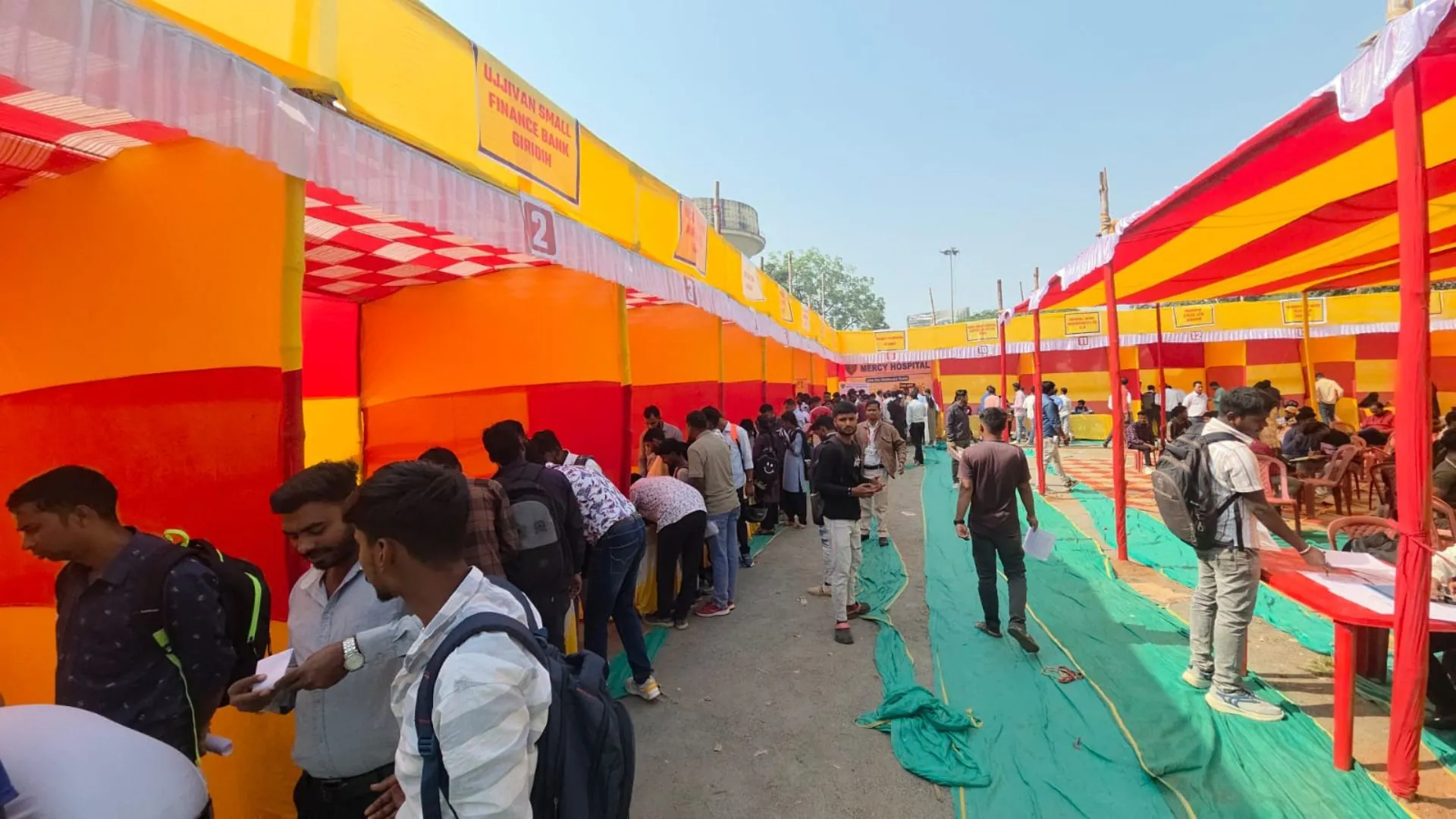 गिरिडीह में रोजगार मेला का आयोजन, मोंगिया ग्रुप, सलूजा ग्रुप और टफकॉन स्टील समेत 22 कंपनियां हुई शामिल