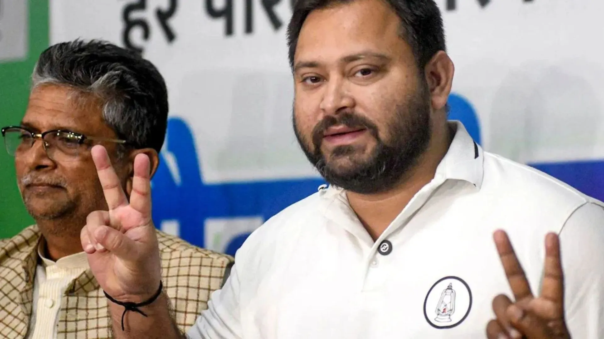 राघोपुर सीट से तेजस्वी यादव जीते, 14 हजार वोटों से बीजेपी के सतीश कुमार को हराया