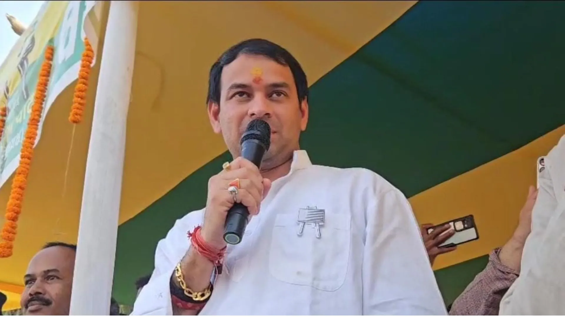 महुआ सीट से 50 हजार से ज्यादा सीटों से तेज प्रताप की बड़ी हार, लोक जनशक्ति पार्टी के संजय कुमार सिंह जीते