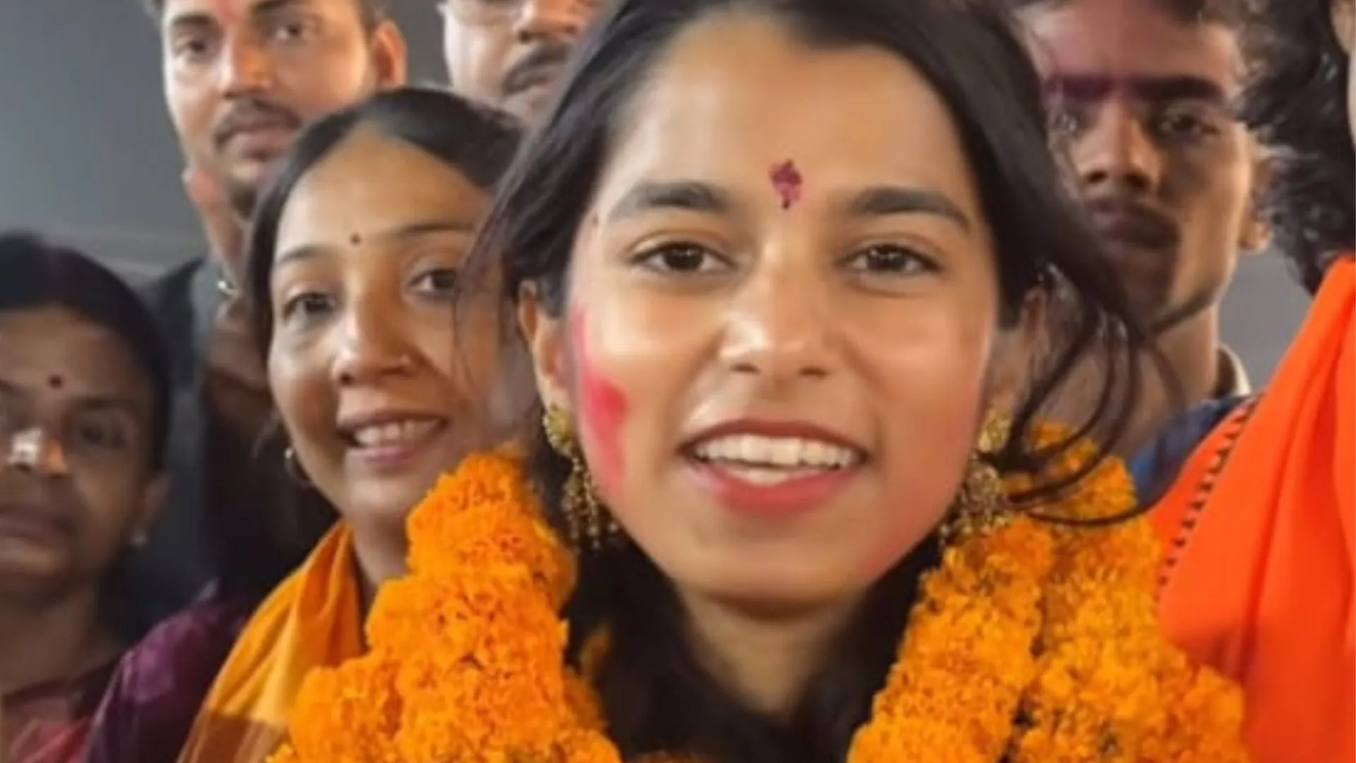 बिहार की नई युवा शक्ति, मैथिली ठाकुर महज 25 साल की उम्र में बनी विधायक