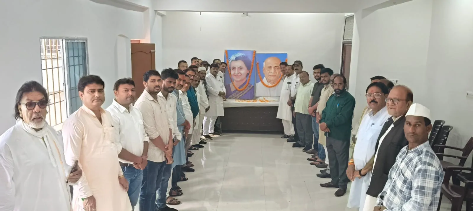 गिरिडीह कांग्रेस कार्यालय में मनाई गई इंदिरा गांधी और सरदार पटेल की जयंती