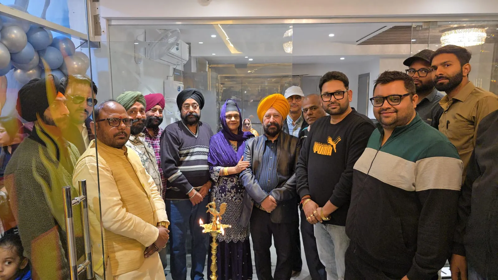 गिरिडीह में शुरू हुआ रॉयल जिम, समाजसेवी डॉक्टर गुणवंत मोंगिया और भाजपा नेता ने किया उद्घाटन