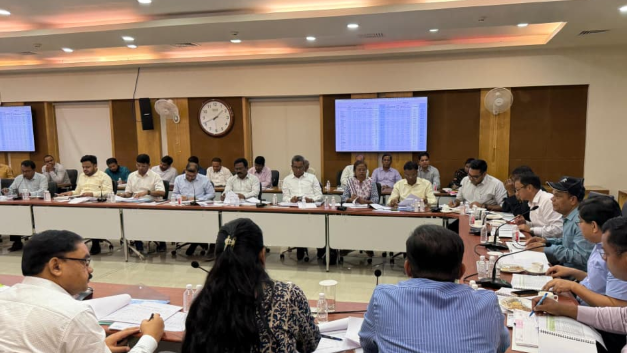 कल्याण मंत्री चमरा  लिंडा ने की विभागीय समीक्षा, अधिकारियों को दिए जरूरी दिशा-निर्देश