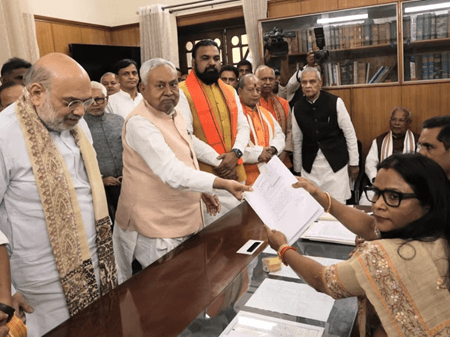 'सुशासन बाबू' के मुख्यमंत्री पद छोड़ने के बाद कौन होगा बिहार का अगला CM ? 